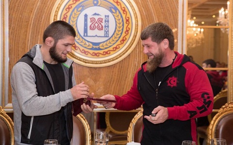 Рамзон Қодиров Ҳабибга машина совға қилди