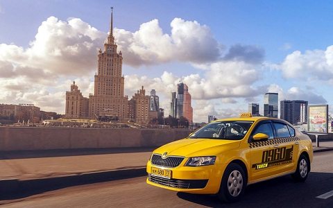 Москва шаҳри таксисида BBC журналисти тунаб кетилди